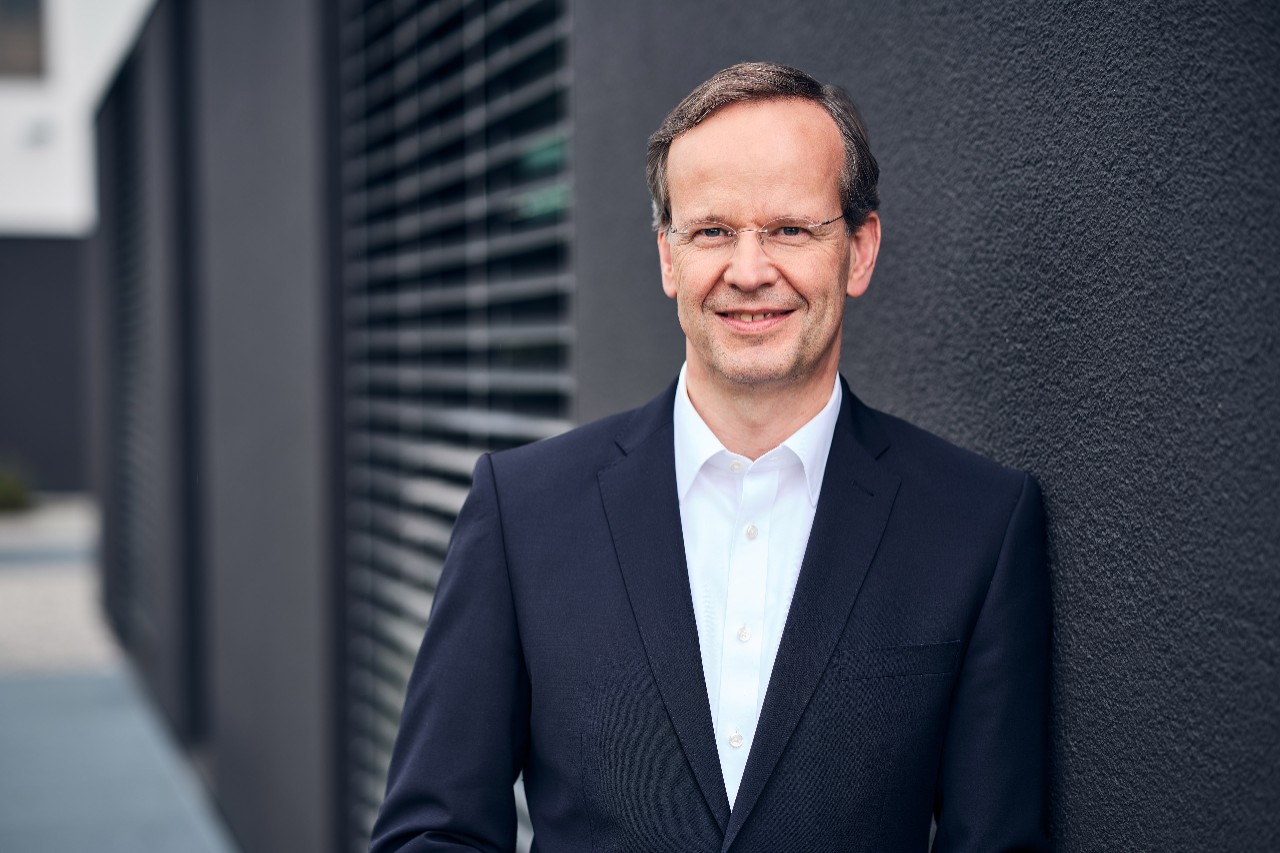 Portraitaufnahme von Alphabet CCO Christoph von Meyer