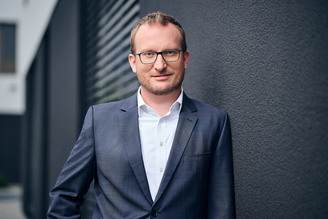 Portraitaufnahme von Alphabet CRO Florian Grahl