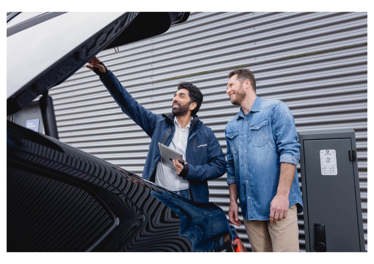 Discussion during vehicle handover