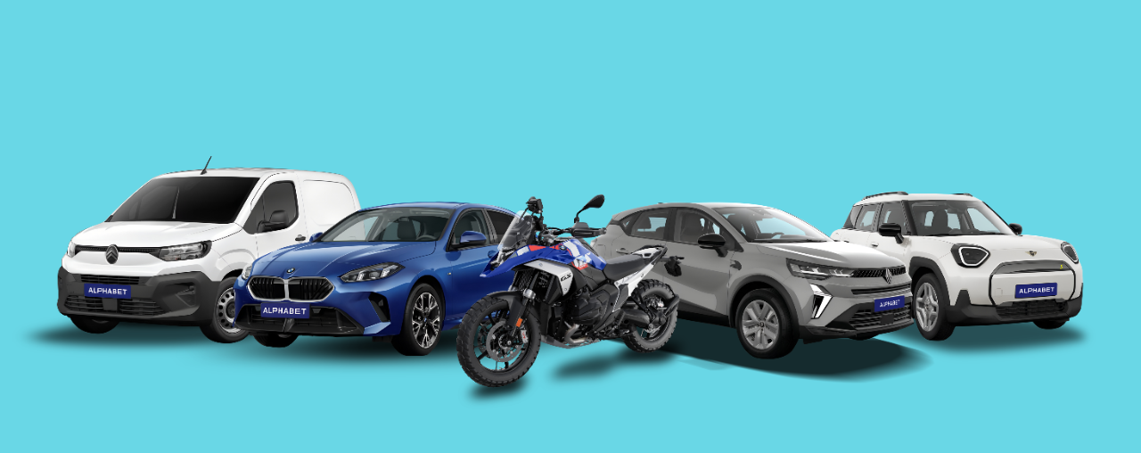 Imagen de veh'iculos con fondo azul celeste