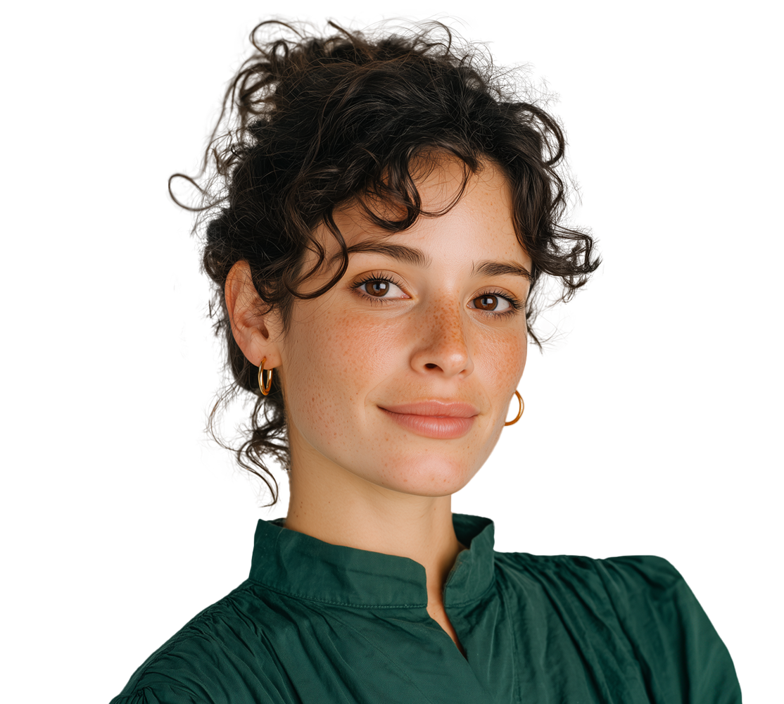 Mujer con pelo recogido y blusa verde