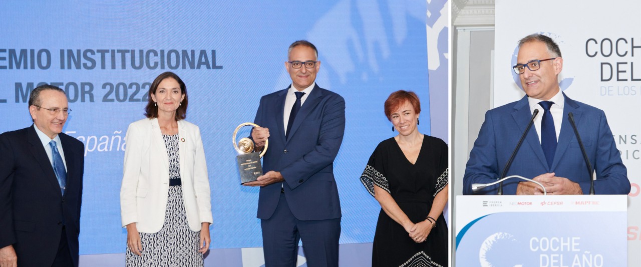 Alberto Copado recibiendo el premio de Alphabet