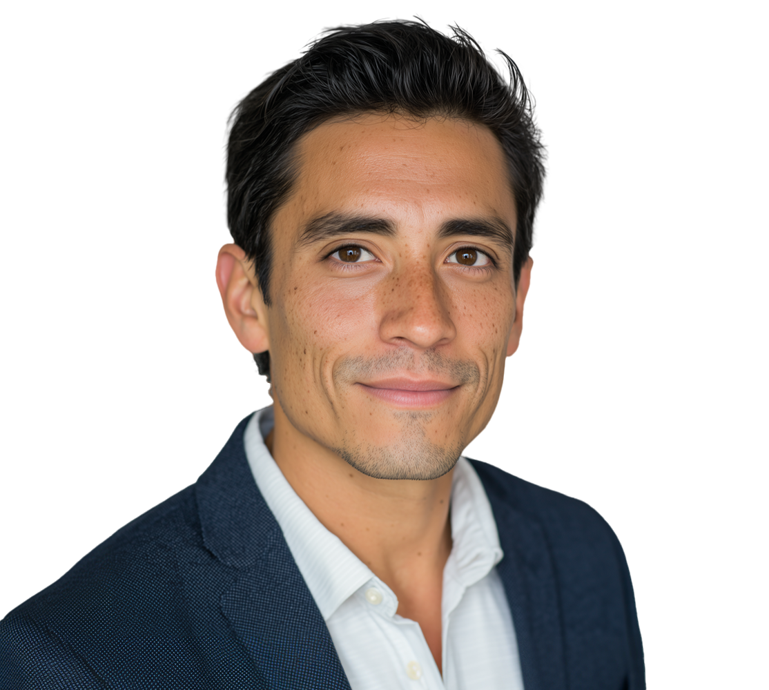 Chico moreno con americana mirando de  frente