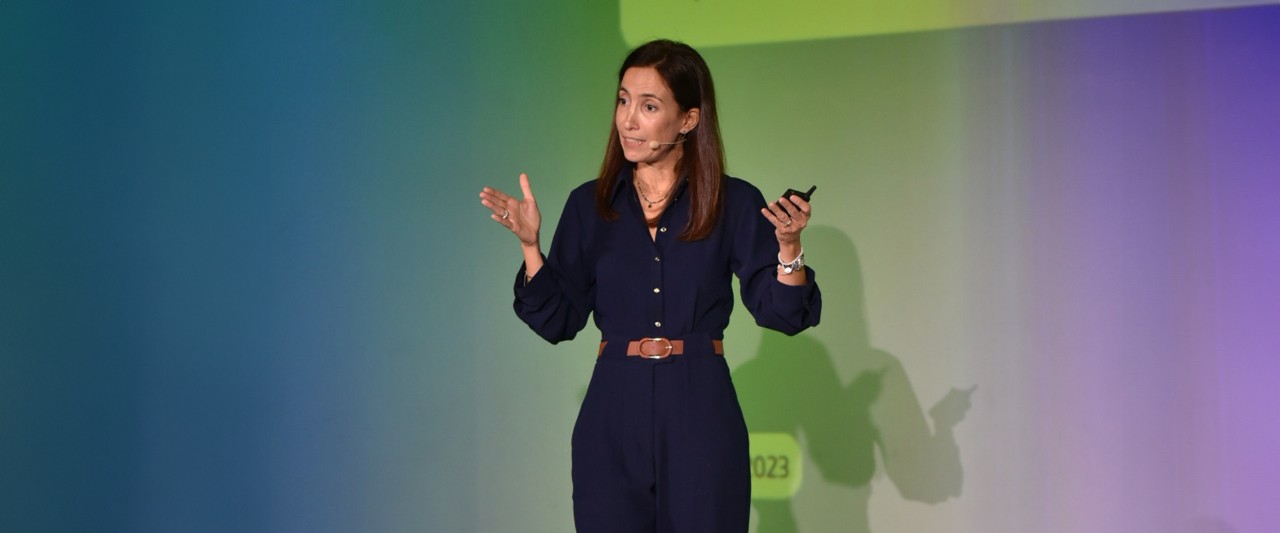 Alicia Galvez presentando