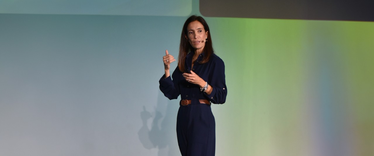 Alicia Galvez presentando