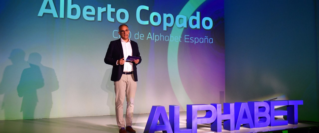 Alberto Copado Presentando