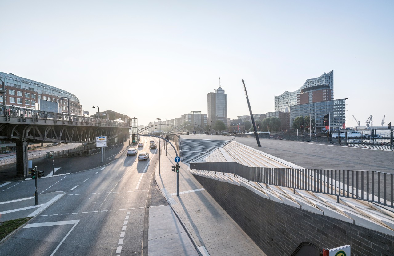 1074262664 ciudad iluminada desde lejos