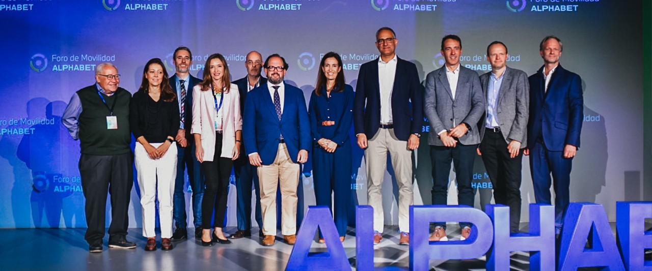 Foto equipo alphabet en un evento
