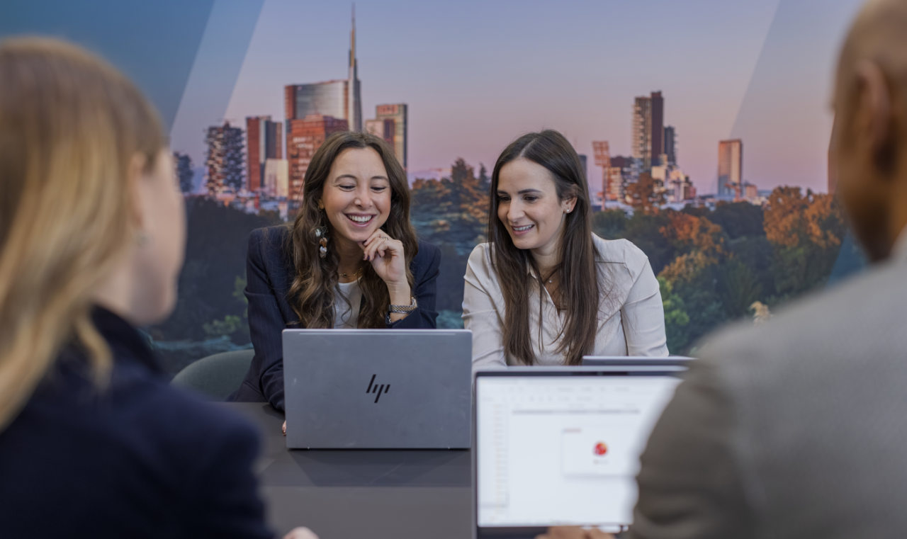 Persone che lavorano all'interno degli uffici Alphabet