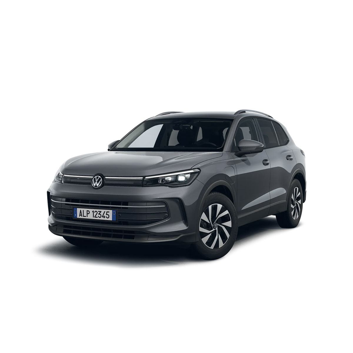Volkswagen Tiguan Edition Plus. SUV spazioso e versatile, ideale per il noleggio a lungo termine e la mobilità aziendale e familiare.