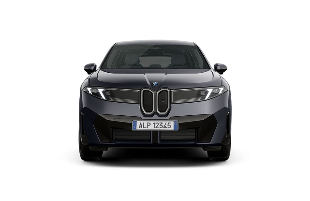 BMW iX3 disponibile con offerta di noleggio a lungo termine. SUV elettrico BMW con frontale distintivo, tecnologia avanzata e soluzione ideale per la mobilità aziendale sostenibile.