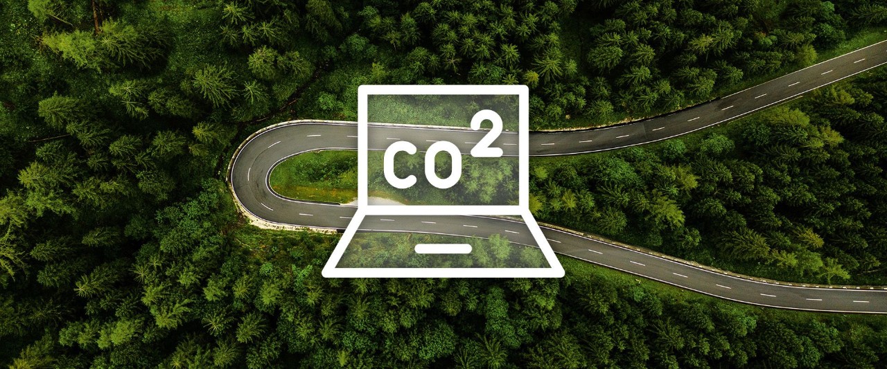 Getekend laptop in een groene omgeving