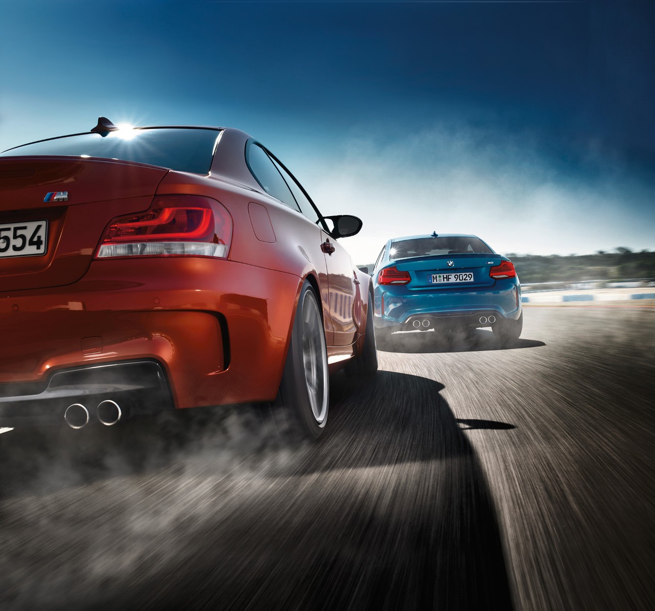 BMW 1M Coupé in de achtervolging van een BMW M2 Coupé